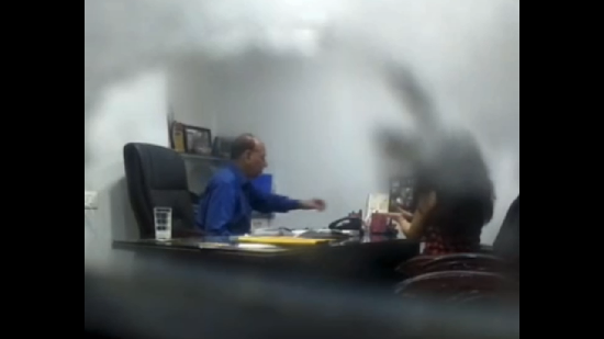 Preview 1 Office Love With Boss - JilHub නාකි බොසාට පුක දෙනව